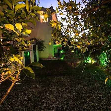 George House Villa Kariótai
